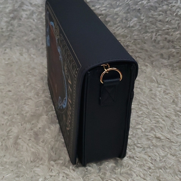 NWT Loungefly Aladdin book-shaped bag - Picture 9 of 13